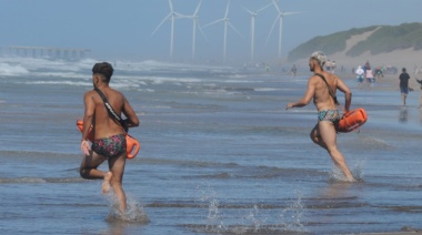 El salvataje como protagonista: 15 equipos compitieron en el desafío de aguas abiertas en Sahara Club