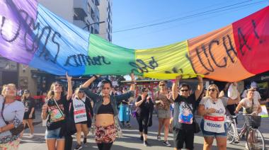 ¿Qué se exigió y reclamó en la multidinaria Marcha Federal del Orgullo Antifascista y Antirracista en Necochea?