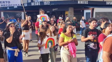 ¿Qué se exigió y reclamó en la multidinaria Marcha Federal del Orgullo Antifascista y Antirracista en Necochea?