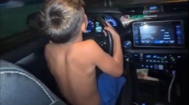Increíble pero cierto: Un padre grabó a su hijo de 7 años manejando y ahora enfrenta consecuencias legales