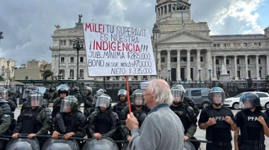 Brutal represión frente al Congreso: periodistas, jubilados y manifestantes víctimas de violencia policial