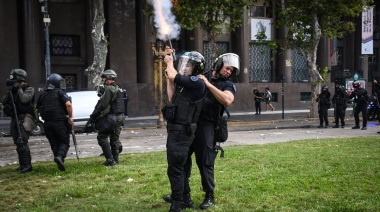 Brutal represión frente al Congreso: periodistas, jubilados y manifestantes víctimas de violencia policial