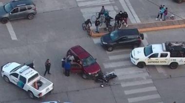 Un policía retirado dobló en U y provocó un accidente con un motociclista