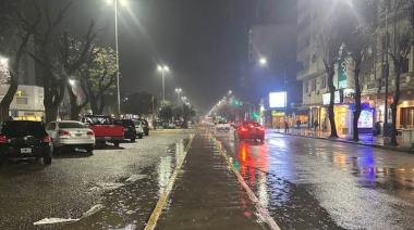 Chaparrones y ráfagas de casi 100 km/h: rige alerta por vientos en Necochea este domingo