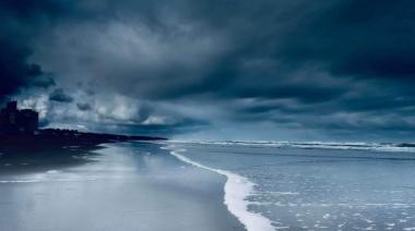 Chaparrones y ráfagas de casi 100 km/h: rige alerta por vientos en Necochea este domingo