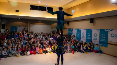 Con teatro, circo y ecología, Puerto Quequén llenó salas en Juan N.Fernández y La Dulce