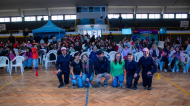Con teatro, circo y ecología, Puerto Quequén llenó salas en Juan N.Fernández y La Dulce