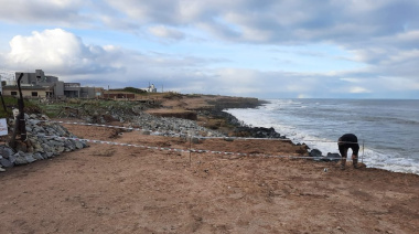 El mar no espera: Quequén pierde metros de playa y la erosión preocupa a sus residentes