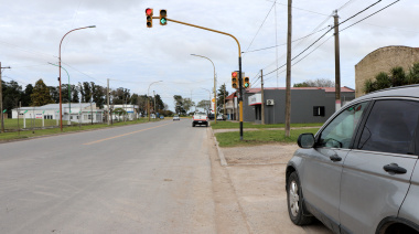 Giro a la izquierda más seguro: San Cayetano activa semáforo automático frente al Campo de Deportes