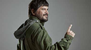 Necochea abre octubre con Santiago Motorizado y el pulso íntimo de El Retorno