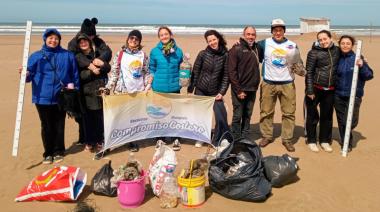 Plásticos, vidrio y colillas: qué residuos encontraron en las playas de Necochea y Quequén