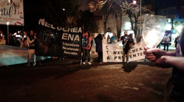 Marcha de antorchas por el esclarecimiento de la tortura a la maestra de Moreno