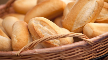 ¿Qué panaderías locales se comprometieron a vender el kilo de pan a $50?