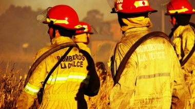 Remando con poco: bomberos de La Dulce reclaman a Nación subsidios para comprar combustible y equipamiento