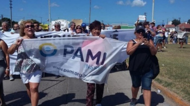 Jubilados vuelven a la calle contra el cierre del PAMI Quequén