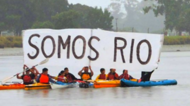 Masiva “remada” contra la contaminación en el Río Quequén