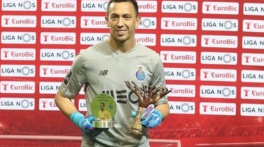 Gran momento para Marchesín: además de la victoria con la selección fue elegido "arquero del mes" en Portugal