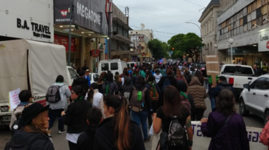 Masiva marcha contra las violencias y los femicidios