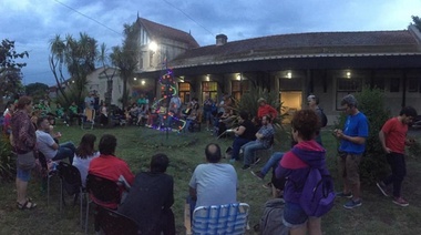 La asamblea decidió seguir con la permanencia en la Escuela de Arte