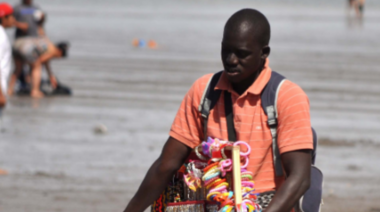 Denuncian racismo en playas necochenses: “Esto no es Uganda, te tenés que ir”