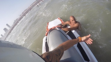 Temporada en Necochea: los videos de los impresionantes rescates en moto de agua