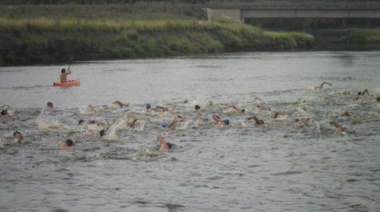 Carrera de natación en homenaje a Alfredo Marcenac