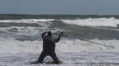 Rojas autorizó la pesca durante el fin de semana: distanciamiento de 10 metros entre cañas