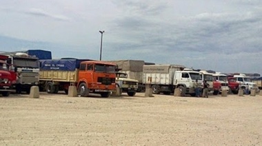 ¿Quién controla “el chiquero”, la playa de camiones de Quequén?