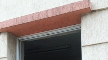 Destrozos en el edificio de la ex Clínica Regional