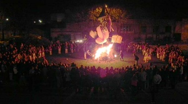 Se conmemoró el San Juan: La historia del Centro Vasco y la hoguera de cada año para pedir deseos