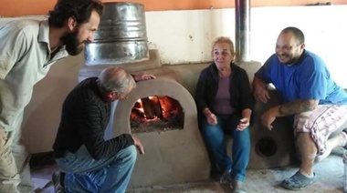 Crece la bioconstrucción en la ciudad: la propuesta de "Neco Embarrados"