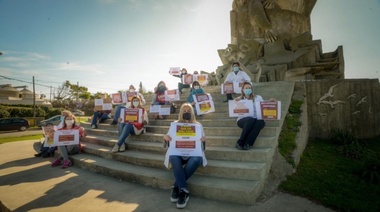 Profesionales de la salud expresaron sus reivindicaciones en el monumento de Malvinas