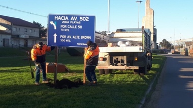 El Consorcio del Puerto Quequén colocó nueva señalética vial para indicar los accesos a la zona de playas