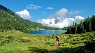Emi Juliano recorrerá un valle italiano para colaborar con una fundación solidaria local