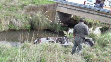 Tragedia en la ruta 226: cuatro personas fallecieron al chocar un barranco y caer en un arroyo cerca de Balcarce