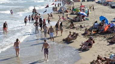 Costa Atlántica: intendente impulsa cobrar “tasa Covid-19” para los turistas