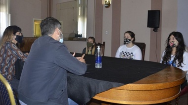 Reunión con secundarios para pensar actos de egresados con protocolos