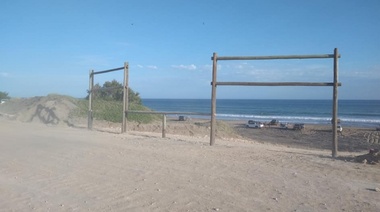 Ambientalistas destacaron el armado de las bajadas a la playa en la zona de Karamawi