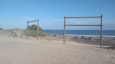 Ambientalistas destacaron el armado de las bajadas a la playa en la zona de Karamawi