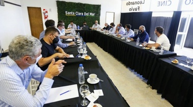 Rojas estuvo junto a Kicillof en Mar Chiquita: "Somos optimistas en mantener la temporada lo mejor posible”