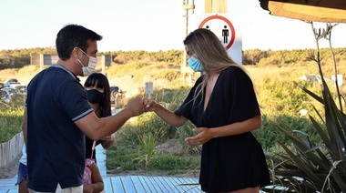 Rojas se mostró en la playa con la instagramer Belu Lucius