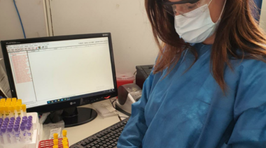 LEB, el laboratorio local que incorporó un PCR para detectar asíntomáticos de Covid-19