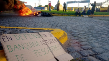 Crece el conflicto y las protestas por la banquina de los pescadores en el puerto
