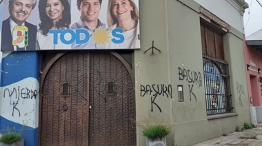 También escracharon la sede del Partido Justicialista
