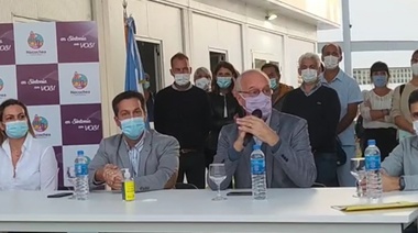 El ministro de salud Daniel Gollán pasó por Necochea y adelantó la llegada de 2 camas de terapia intensiva