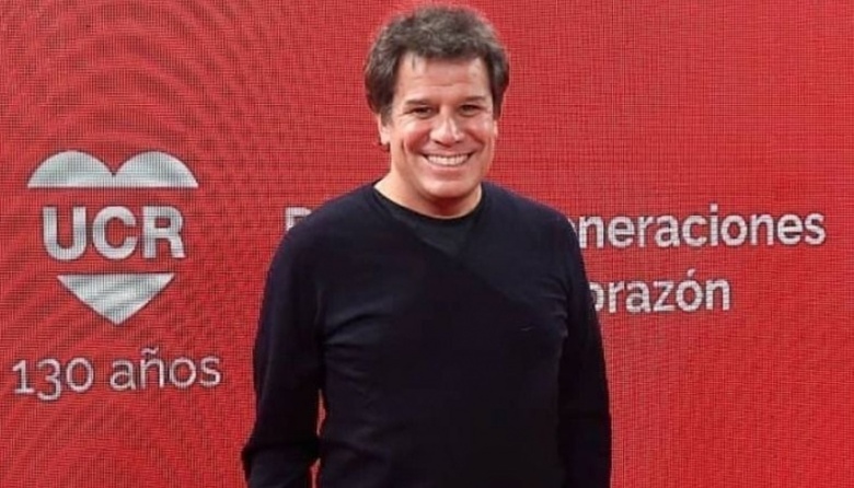 Facundo Manes aceptó el ofrecimiento y será precandidato por el radicalismo