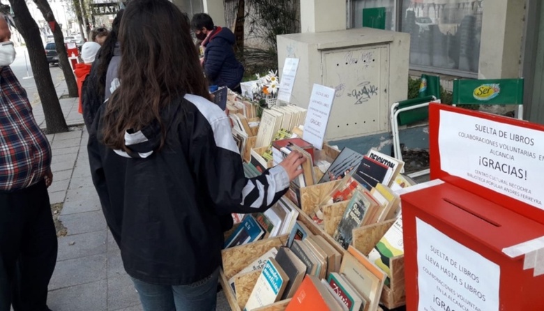 Exitosa "suelta de libros" en la Biblioteca "Andrés Ferreyra"