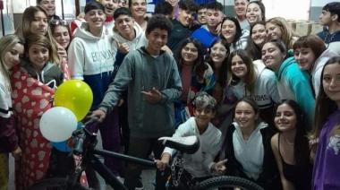 Un gran gesto solidario: tras sufrir el robo, le regalaron una bici a Enzo