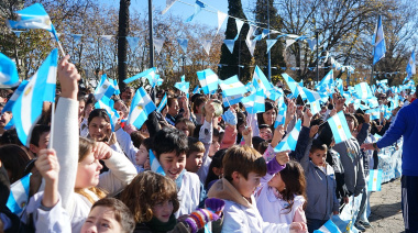 Necochea rindió homenaje a la bandera con la promesa de lealtad de más de mil alumnos