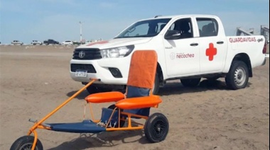 La silla anfibia para que las personas con movilidad reducida ingresen al mar: Cómo pedirla en Necochea
